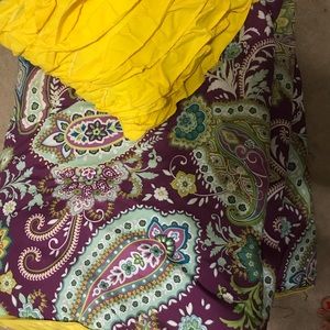 Twin size comforter and accessories